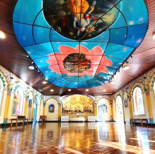 Salão do templo na Fazenda Nova Gokula